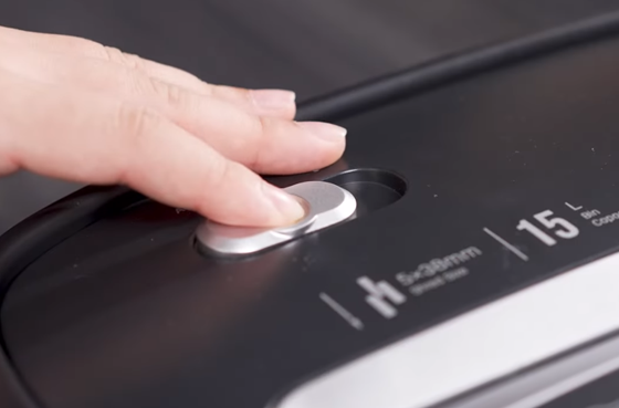 Trituradora de papel 01 Deli E9947